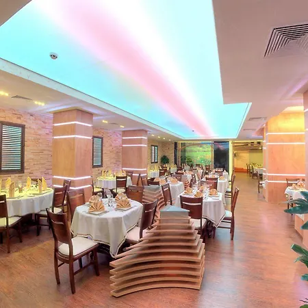 Hotel Kamelia Complex 4*